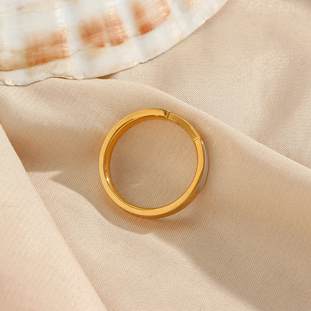 Valentina™| Anello con diamante delicato con pavé di conchiglie