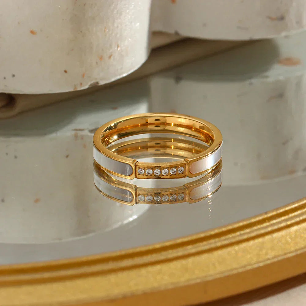 Valentina™| Anello con diamante delicato con pavé di conchiglie