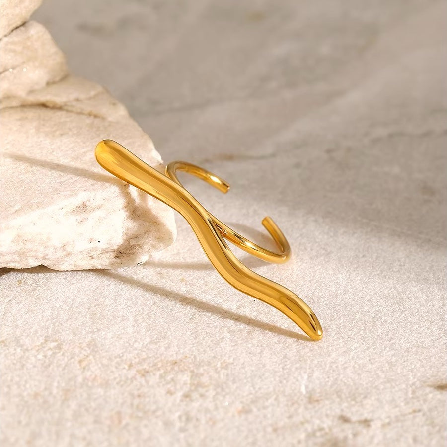 Valentina™| Anello con ondulazione a barre distinte