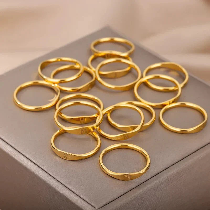 Valentina™| Anello sottile con iniziale a lettera