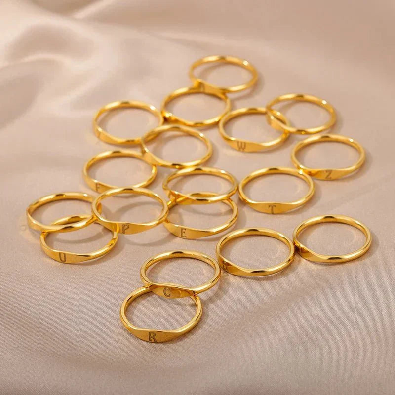 Valentina™| Anello sottile con iniziale a lettera