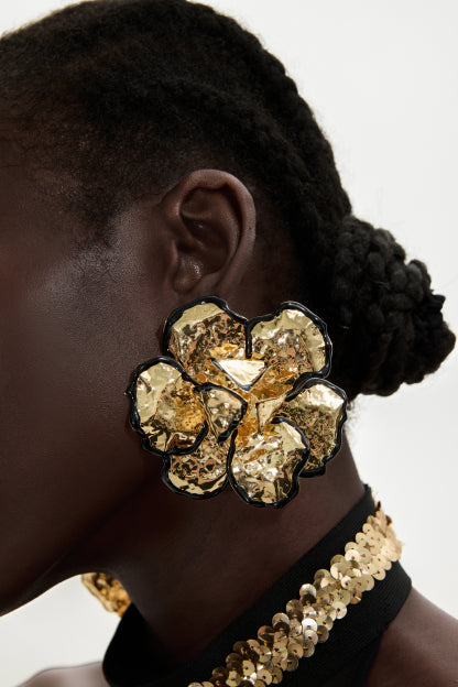 Valentina™| Orecchini in metallo con rifiniture lineari a forma di fiore