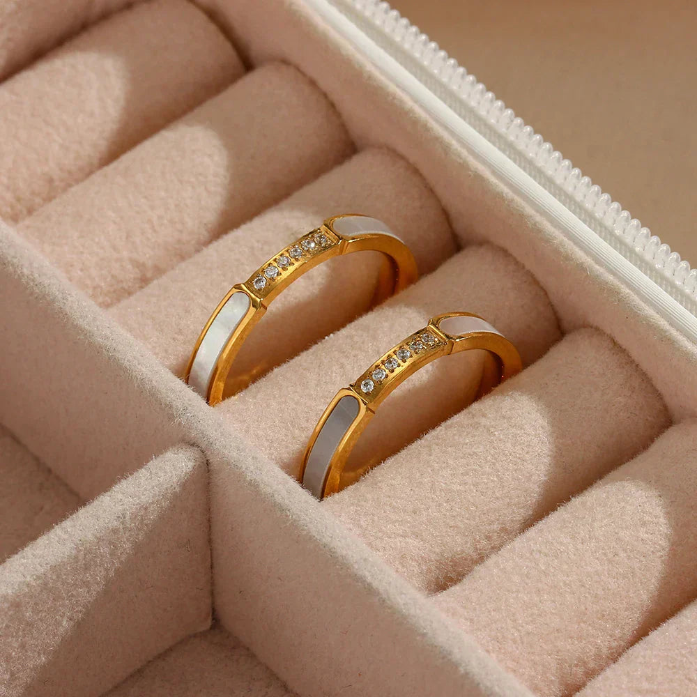 Valentina™| Anello con diamante delicato con pavé di conchiglie