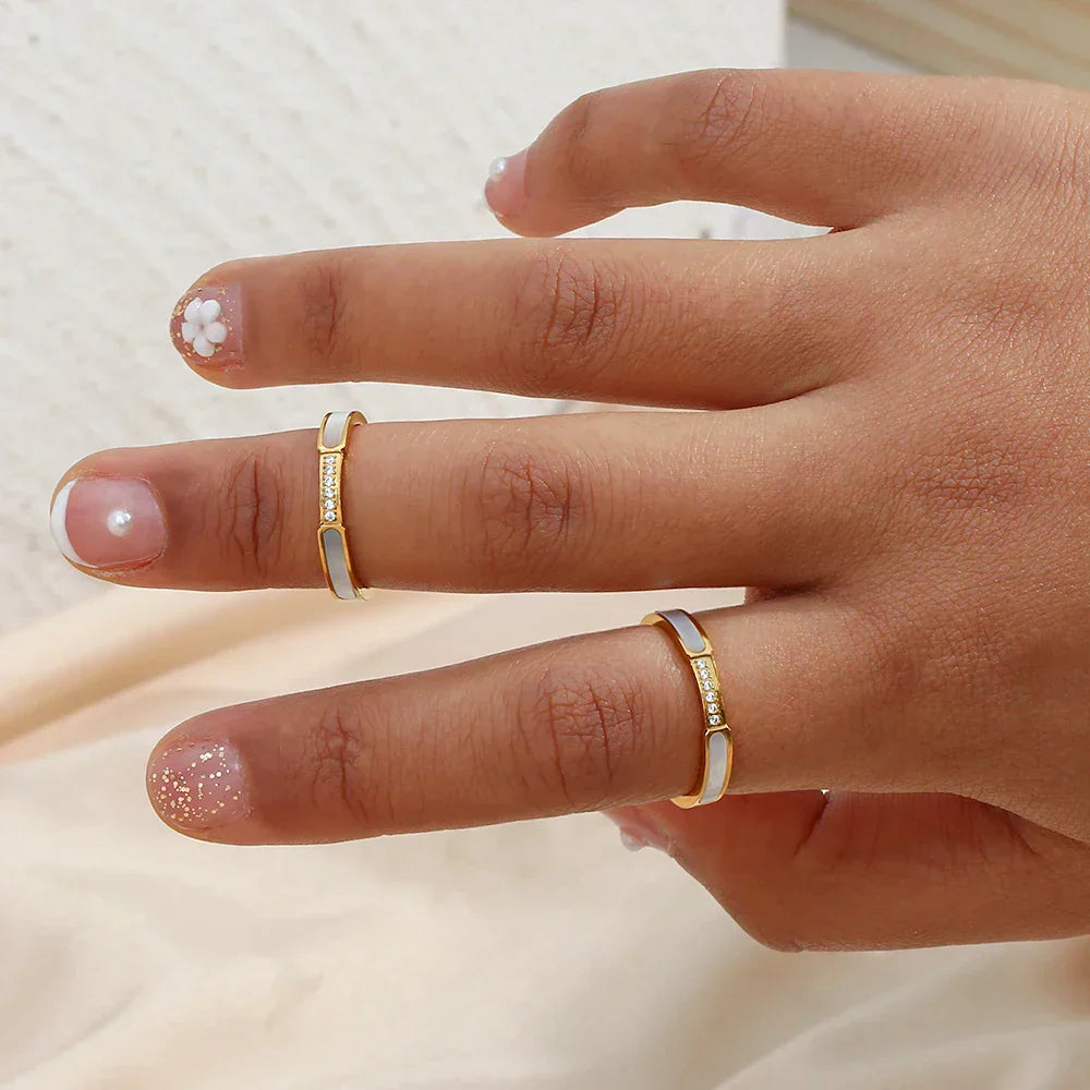 Valentina™| Anello con diamante delicato con pavé di conchiglie