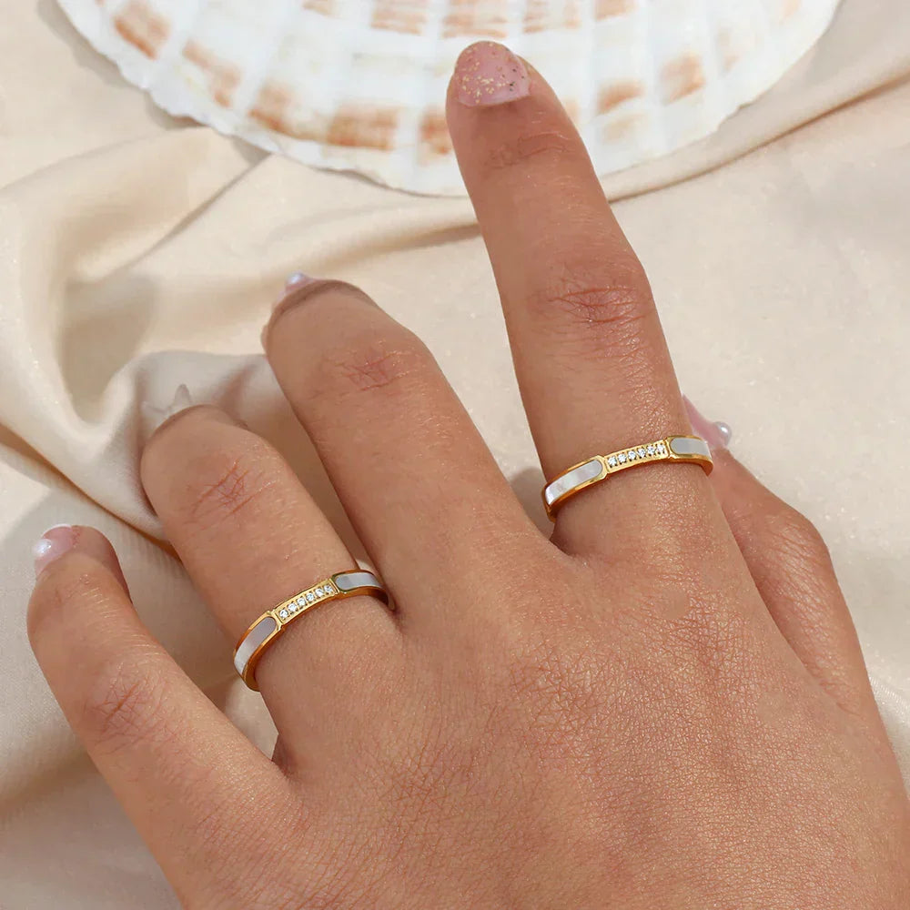 Valentina™| Anello con diamante delicato con pavé di conchiglie