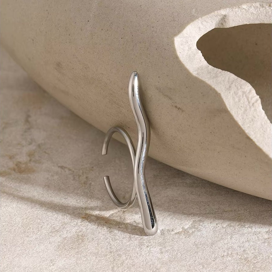 Valentina™| Anello con ondulazione a barre distinte