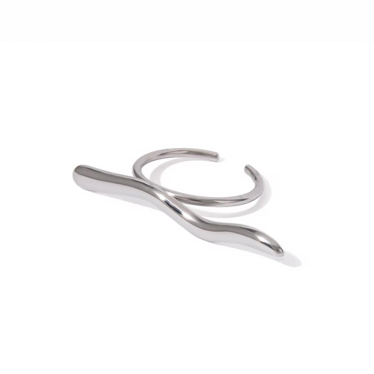 Valentina™| Anello con ondulazione a barre distinte