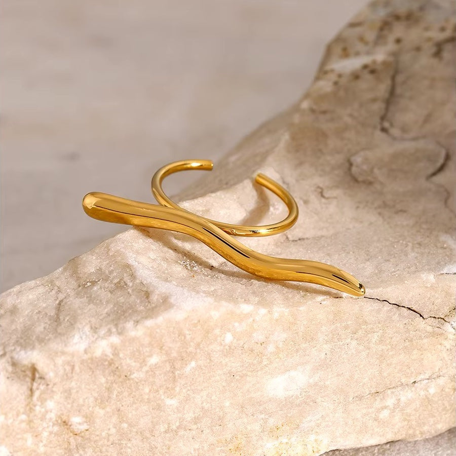 Valentina™| Anello con ondulazione a barre distinte