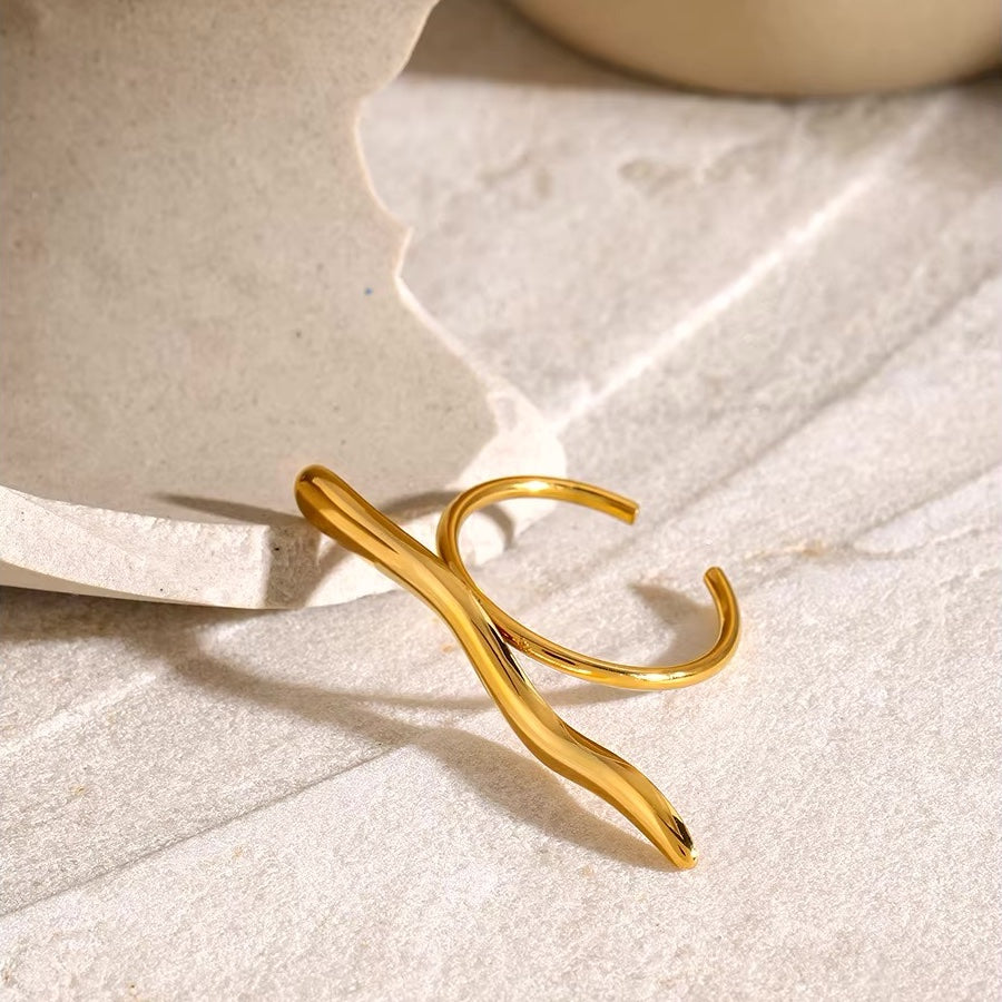 Valentina™| Anello con ondulazione a barre distinte